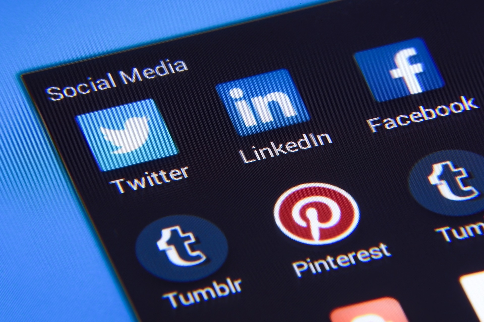 Handling A Multi-platform Marketing Strategy On Social Media
